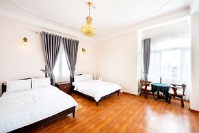 Le Petit Paris Hotel Dalat