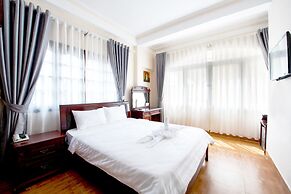 Le Petit Paris Hotel Dalat