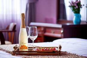 Le Petit Paris Hotel Dalat