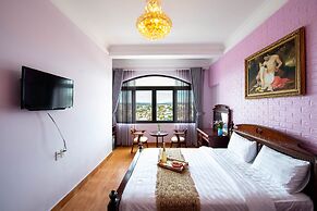 Le Petit Paris Hotel Dalat