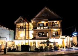 Le Petit Paris Hotel Dalat