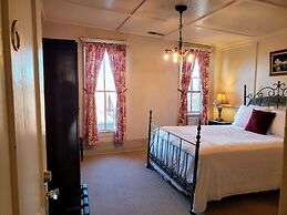 Iron Horse Hotel