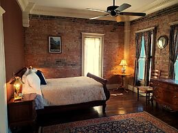 Iron Horse Hotel