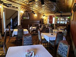 Iron Horse Hotel