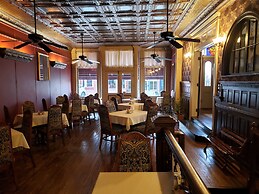 Iron Horse Hotel