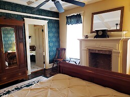 Iron Horse Hotel