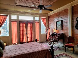 Iron Horse Hotel