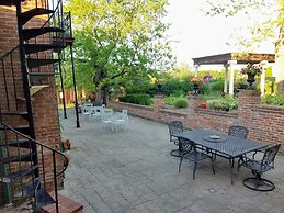 Iron Horse Hotel