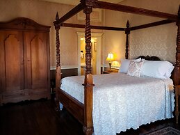 Iron Horse Hotel