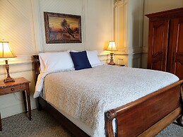 Iron Horse Hotel