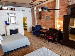 Iron Horse Hotel