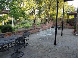 Iron Horse Hotel