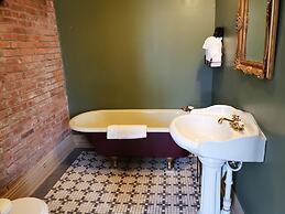 Iron Horse Hotel