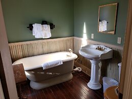 Iron Horse Hotel