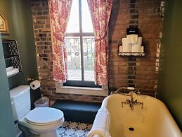 Iron Horse Hotel