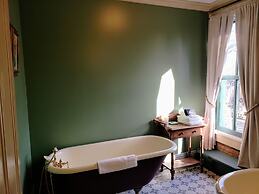Iron Horse Hotel