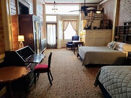 Iron Horse Hotel