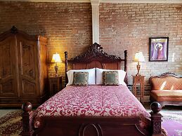 Iron Horse Hotel