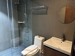 Collection O The Bangkok Airport Link Suite