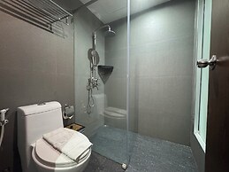 Collection O The Bangkok Airport Link Suite