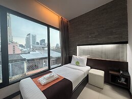 Collection O The Bangkok Airport Link Suite