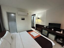 Collection O The Bangkok Airport Link Suite