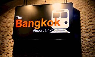 Collection O The Bangkok Airport Link Suite