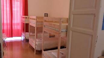 Mamamia Hostel and Guesthouse