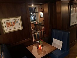 Harper's Steakhouse with Rooms, Haslemere