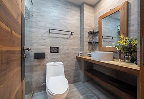 Beijing Le Zai Nan Luo Gu Xiang Wang Fu Jing Forbidden City Courtyard 