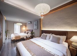 Beijing Le Zai Nan Luo Gu Xiang Wang Fu Jing Forbidden City Courtyard 