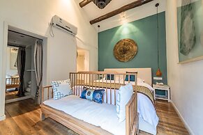 Beijing Le Zai Nan Luo Gu Xiang Wang Fu Jing Forbidden City Courtyard 