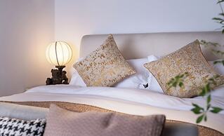 Beijing Le Zai Nan Luo Gu Xiang Wang Fu Jing Forbidden City Courtyard 