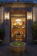 Beijing Le Zai Nan Luo Gu Xiang Wang Fu Jing Forbidden City Courtyard 