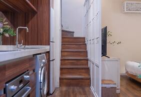 Beijing Le Zai Nan Luo Gu Xiang Wang Fu Jing Forbidden City Courtyard 