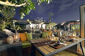 Beijing Le Zai Nan Luo Gu Xiang Wang Fu Jing Forbidden City Courtyard 