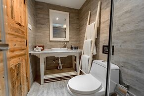 Beijing Le Zai Nan Luo Gu Xiang Wang Fu Jing Forbidden City Courtyard 