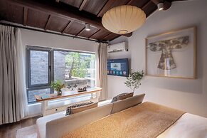 Beijing Le Zai Nan Luo Gu Xiang Wang Fu Jing Forbidden City Courtyard 