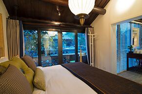 Beijing Le Zai Nan Luo Gu Xiang Wang Fu Jing Forbidden City Courtyard 