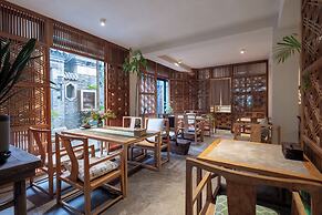 Beijing Le Zai Nan Luo Gu Xiang Wang Fu Jing Forbidden City Courtyard 