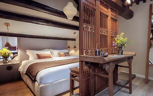 Beijing Le Zai Nan Luo Gu Xiang Wang Fu Jing Forbidden City Courtyard 