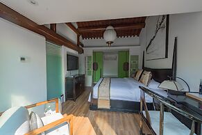 Beijing Le Zai Nan Luo Gu Xiang Wang Fu Jing Forbidden City Courtyard 