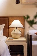 Beijing Le Zai Nan Luo Gu Xiang Wang Fu Jing Forbidden City Courtyard 