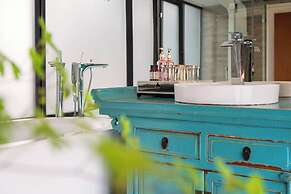 Beijing Le Zai Nan Luo Gu Xiang Wang Fu Jing Forbidden City Courtyard 