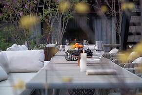 Beijing Le Zai Nan Luo Gu Xiang Wang Fu Jing Forbidden City Courtyard 