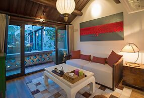 Beijing Le Zai Nan Luo Gu Xiang Wang Fu Jing Forbidden City Courtyard 