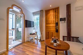 Beijing Le Zai Nan Luo Gu Xiang Wang Fu Jing Forbidden City Courtyard 