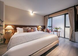 Beijing Le Zai Nan Luo Gu Xiang Wang Fu Jing Forbidden City Courtyard 