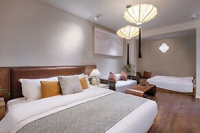 Beijing Le Zai Nan Luo Gu Xiang Wang Fu Jing Forbidden City Courtyard 