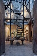 Beijing Le Zai Nan Luo Gu Xiang Wang Fu Jing Forbidden City Courtyard 